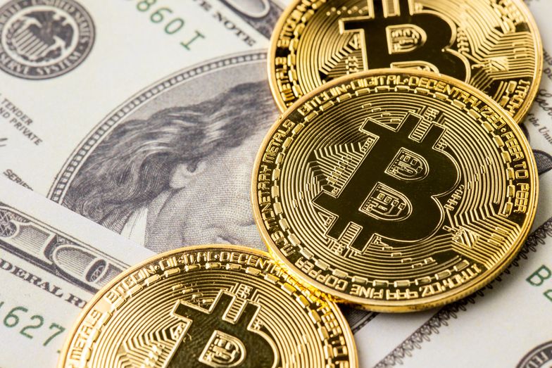 Załamanie na rynku kryptowalut. W poniedziałek bitcoin traci ponad 13 proc. 