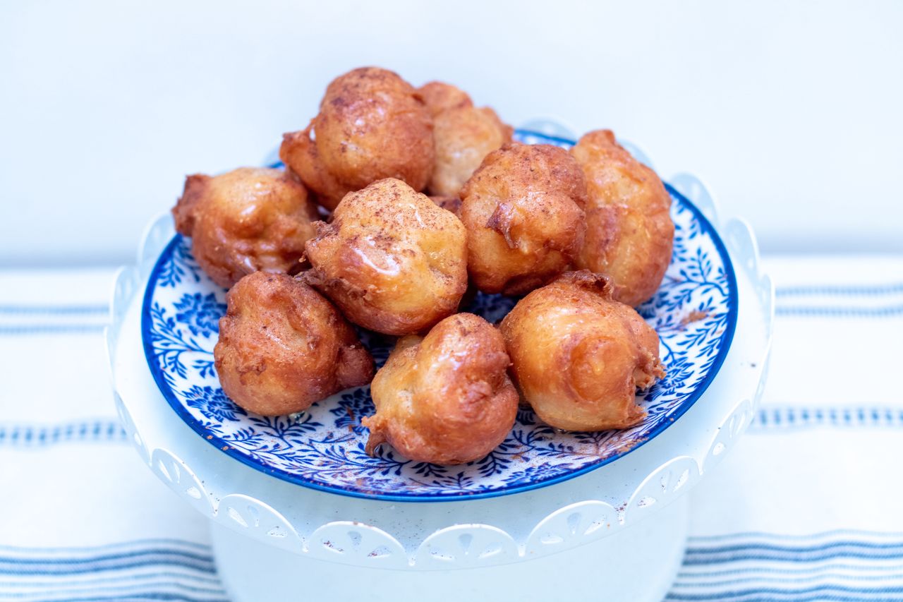 Indulge in Fat Thursday with easy, airy kefir donuts: try this quick, delicious recipe