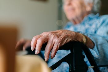 Dieta i ruch to nie wszystko. Naukowcy tłumaczą, jak dożyć 100 lat