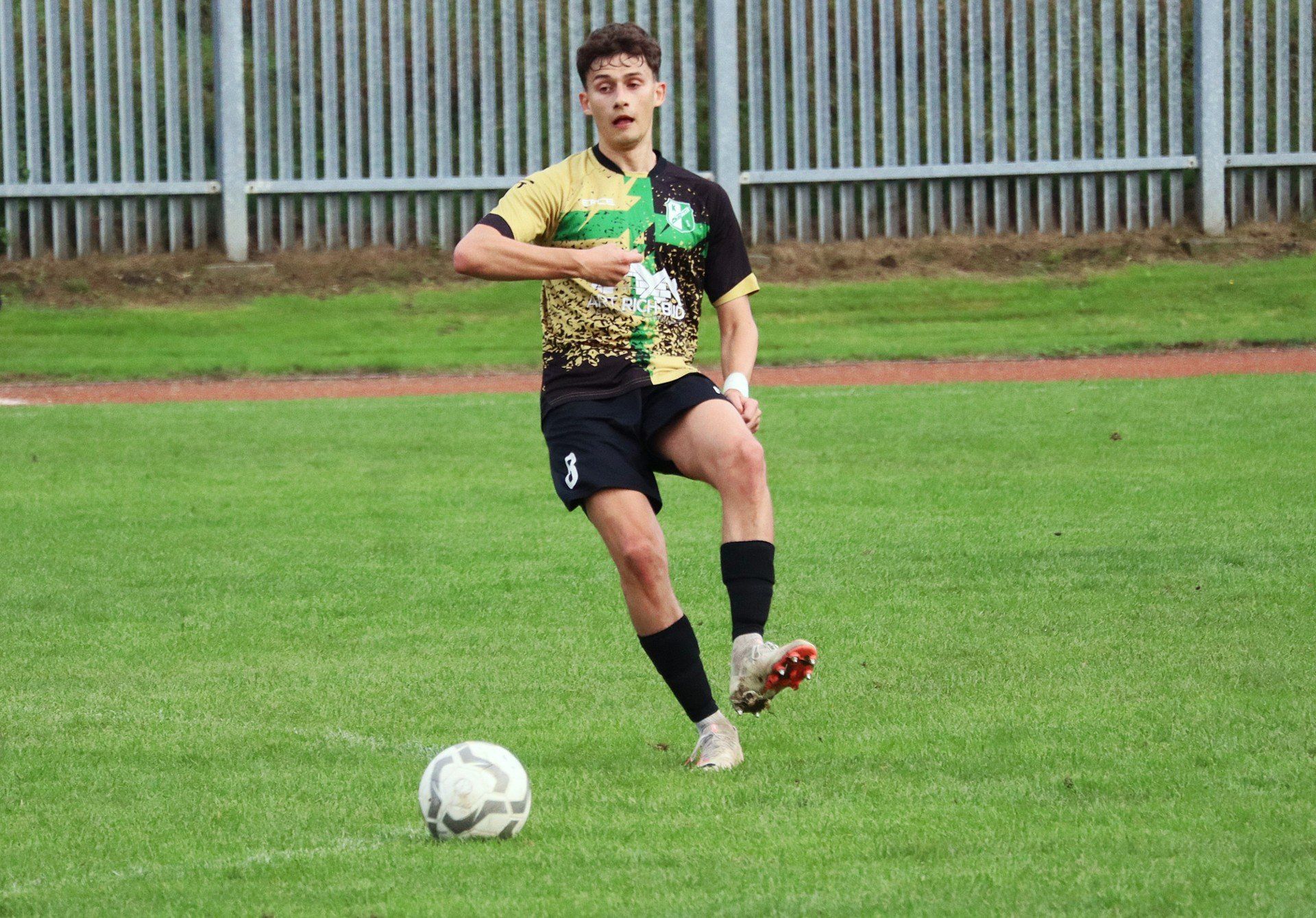 V liga piłkarska, zachód: Unia Oświęcim - KS Chełmek 1:2