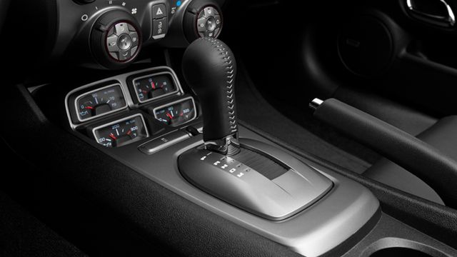 Lewarek skrzyni biegów w Chevrolecie Camaro