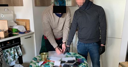 Warszawa. Z Mokotowa do Krakowa. Stołeczni policjanci zatrzymali internetowego oszusta