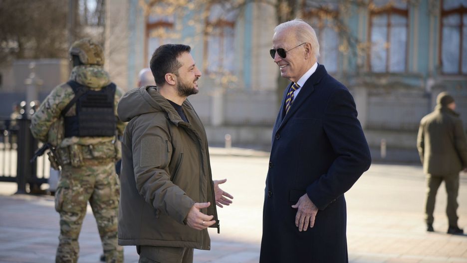 Prezydenci Ukrainy i USA - Wołodymir Zełenski oraz Joe Biden w Kijowie