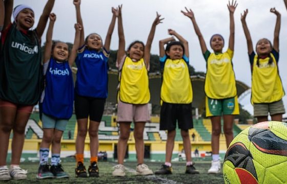Unicef Polska w kampanii "Podaj dalej" apeluje o wsparcie dzieci