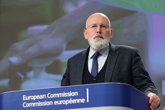 10 tys. euro miesięcznie od Brukseli. Timmermans sfinansuje kampanię