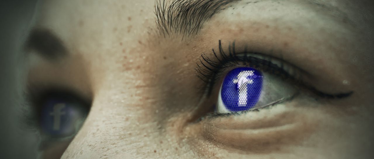 Facebook z ciemnym motywem w smartfonach: ruszyły testy wśród użytkowników