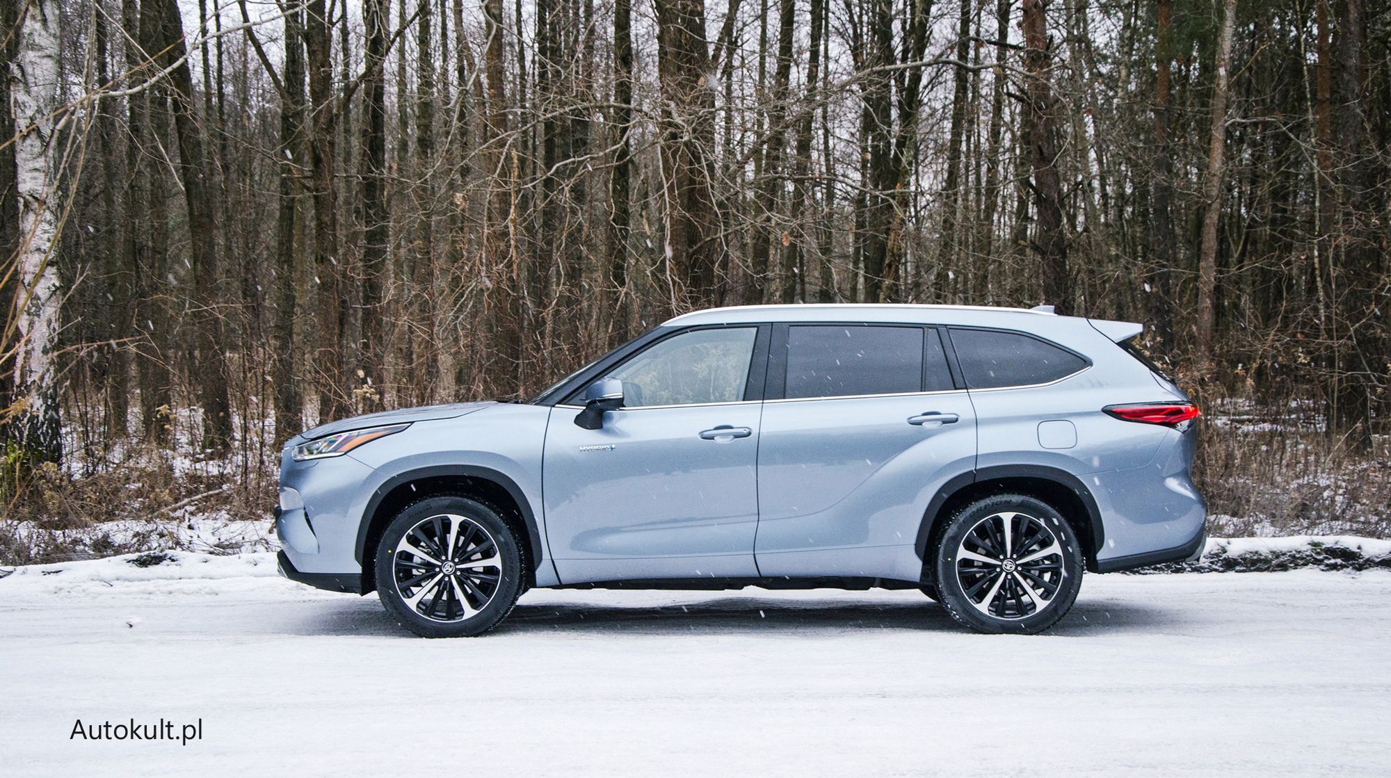 Prawie 5 metrów długości. To "prawie" pozycjonuje Toyotę Highlander pomiędzy Hyundaiem Santa Fe a Fordem Explorerem pod względem wielkości.