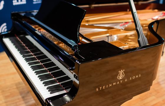 Radio Kraków nie ma pieniędzy, więc sprzedało fortepian zakupiony za milion zł. "Zostanie w rozgłośni przynajmniej przez trzy lata"