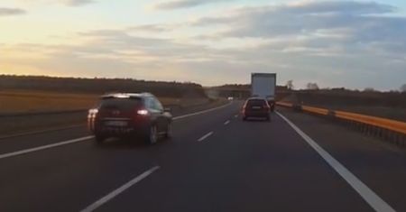 Wyprzedzanie do ostatniej chwili [wideo]