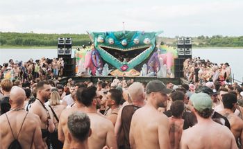 Wirus szaleje na festiwalu w Niemczech. Ponad 60 chorych