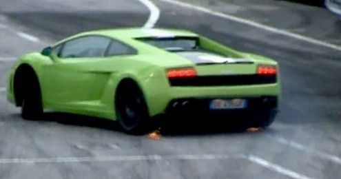 Valentino Balboni pokazuje jak używać Lambo