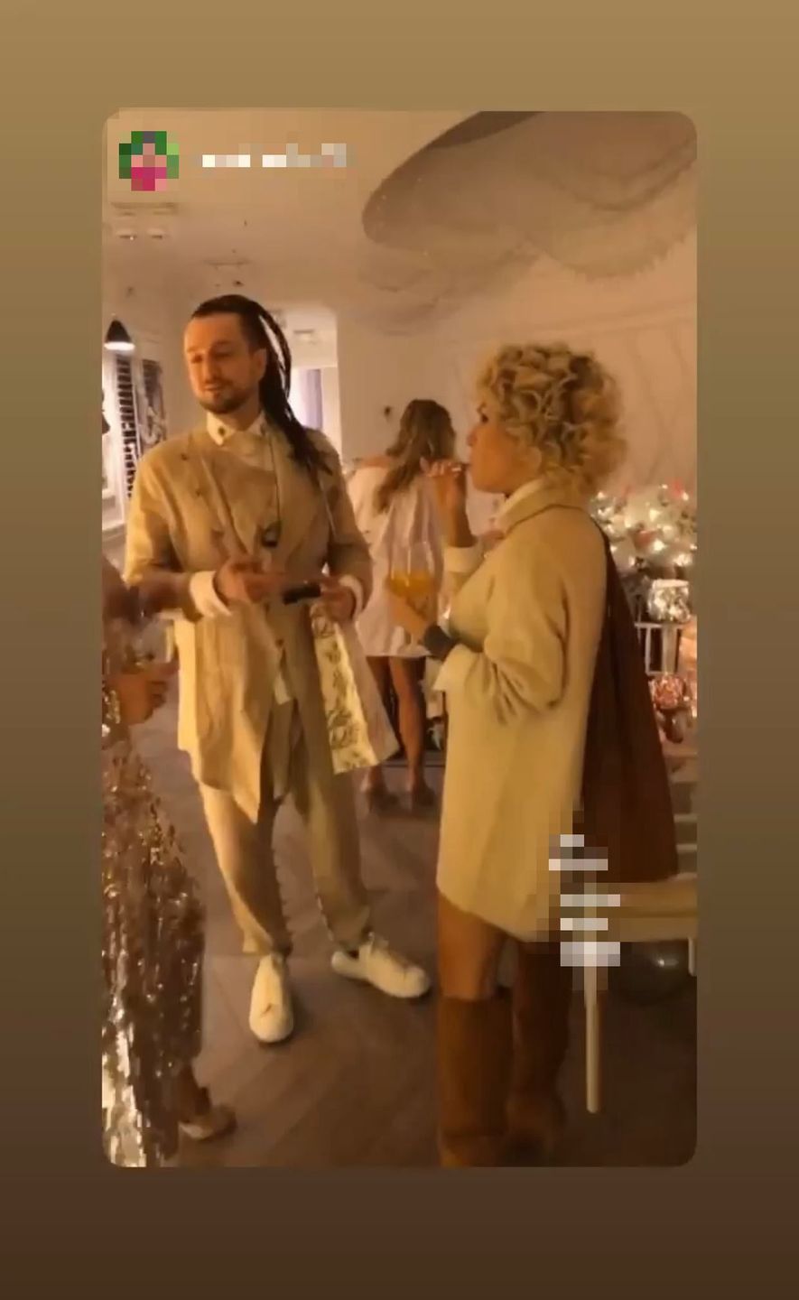 Blanka Lipińska i Baron bawią się razem na przyjęciu u znajomych