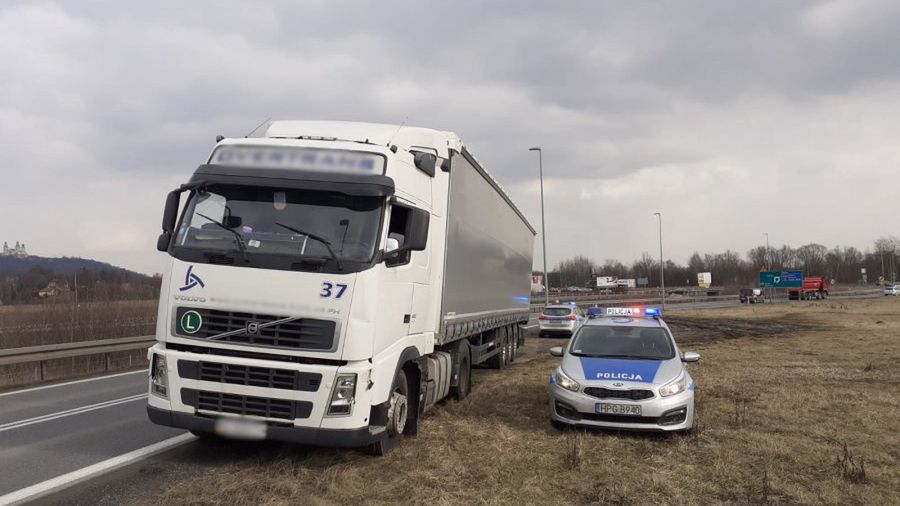 Pijany prowadził ciężarówkę na a4