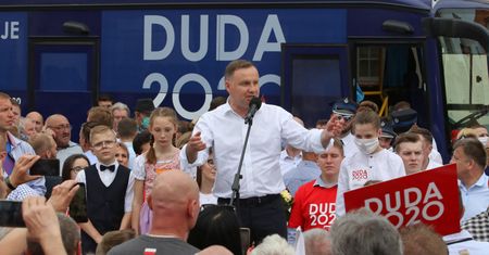 Wybory prezydenckie. Politolodzy komentują postawę Andrzeja Dudy ws. LGBT