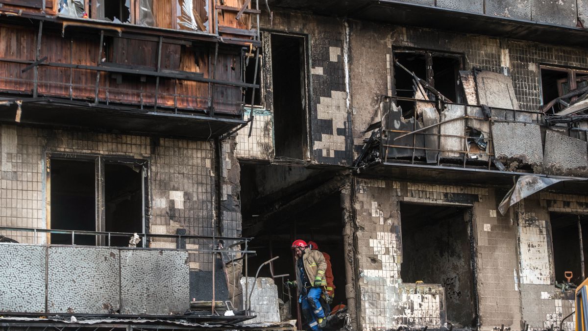 Zniszczenia w Kijowie po rosyjskim ataku
