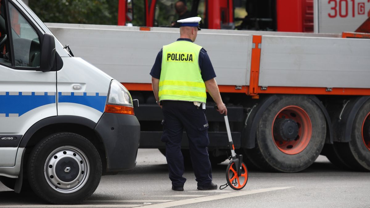 One man dead in car accident in Gdansk, Poland
Gdansk, Poland 22nd, August 2014 72 y.o. man dead when his scooter hits the lorry on the crossroad in Kokoszki district of Gdansk. Police investigate on the crash site. (Photo by Michal Fludra/NurPhoto) (Photo by NurPhoto/Corbis via Getty Images)
NurPhoto
police officer:CB2, moped:CB2, motorcycle:CB2, accident:CB2, Gdansk:CB2, wypadek:CB2, trup:CB2, dead people:CB2, policja policjanci:CB2, policjant:CB2, kierowanie ruchem:CB2, drogowka:CB2, ruch drogowy:CB2, lotna:CB2, wypadki:CB2, zabezpieczenie miejsca wypadku:CB2, wypadkowa:CB2, zwloki:CB2, worek:CB2, nieboszczyk:CB2, skuter:CB2, skuterem:CB2, motocykl:CB2, motorynka:CB2, skuterek:CB2, 125 cm3:CB2, police polish police:CB2, dead man:CB2