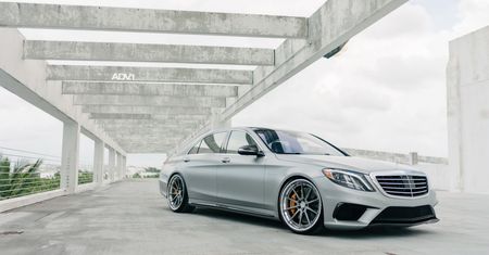 Mercedes S63 AMG na felgach ADV.1