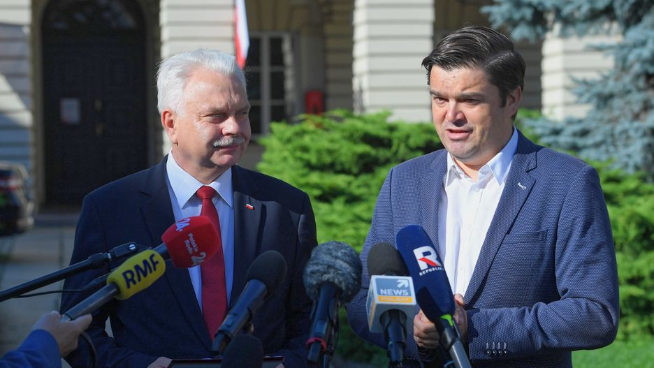 Koronawirus w Polsce. Na zdjęciu od lewej Waldemar Kraska oraz Wojciech Andrusiewicz