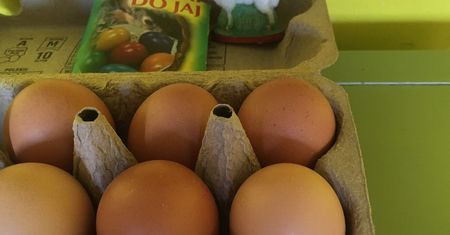 Wielkanoc 2021. Paczki wielkanocne dla potrzebujących warszawiaków. Trzeba je dostarczyć