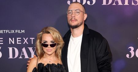 Blanka Lipińska DEBIUTUJE z nowym CHŁOPAKIEM na ściance podczas premiery "Kolejnych 365 Dni" w Nowym Jorku (ZDJĘCIA)