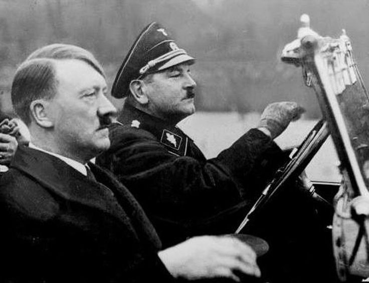 Hitler i jego osobisty kierowca Juliusz Schreck 
