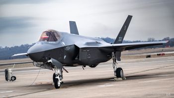 Trzy polskie F-35 wylądowały w Łasku. Historyczny dzień dla polskiego lotnictwa