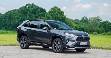 Ile trzeba zarabiać, by kupić nowe auto? Oto 10 najpopularniejszych