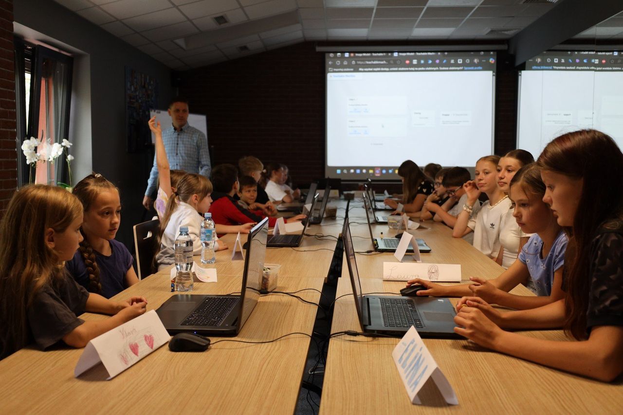 Żukowo: Ruszyła Cyfrowa Akademia Kultury. Młodzi poznają m.in. zalety i zagrożenia sztucznej inteligencji