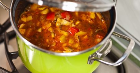 Bigos z cukinii - co to jest, przepis, składniki odżywcze