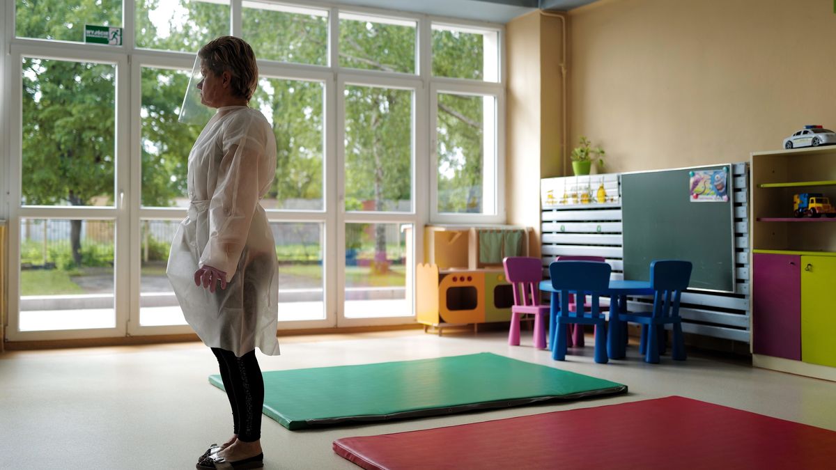 Rodzice dzieci, którzy nie posłali dziecka do otwartej placówki, muszą poczekać aż tarcza 4.0 wejdzie w życie. Wtedy ZUS wypłaci im zaległe świadczenie.