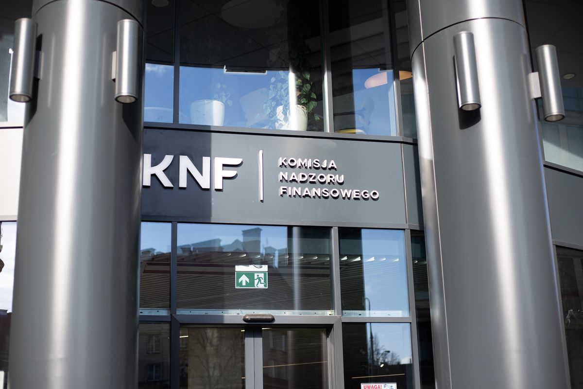 Authority banking. KNF.