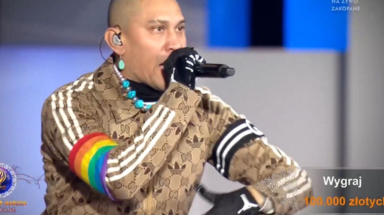 "Sylwester Marzeń" TVP. Black Eyed Peas założyli tęczowe opaski. Wymowne słowa Tomasza Kammela