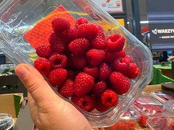 Kupiłam maliny w Biedronce. Cena promocyjna, a co ze smakiem?