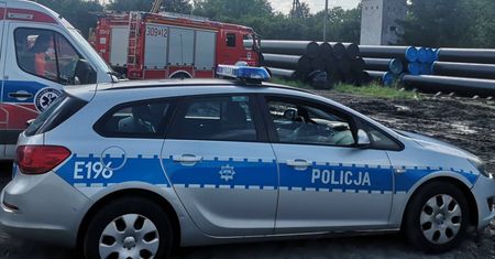 Śmiertelny wypadek w Brzozowcu. 10-tonowa rura spadła na pracownika zakładu