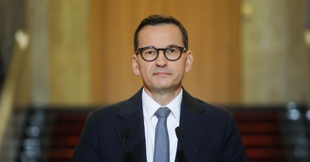 Siedział samotnie. Nikt nie przyszedł na spotkanie z Morawieckim
