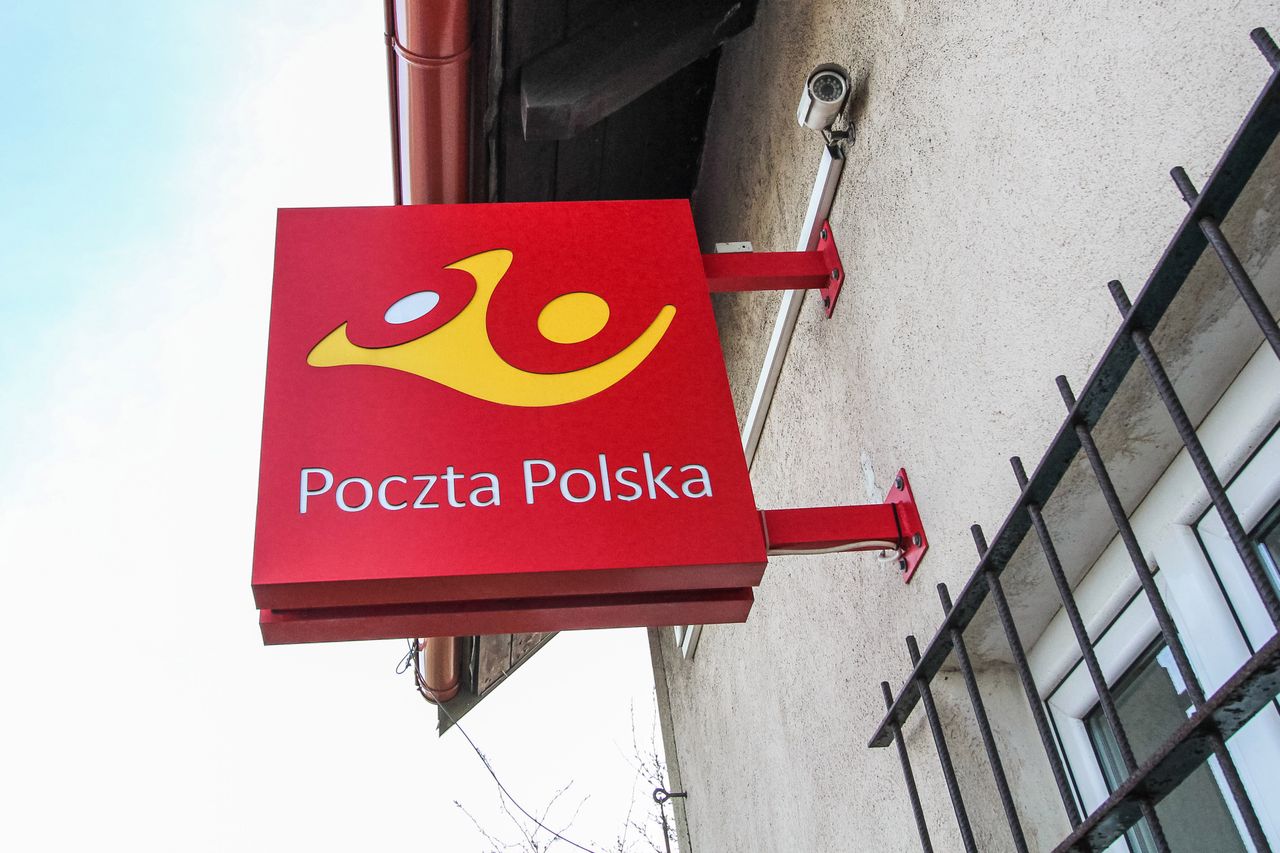 Oszuści wykorzystali wizerunek Poczty Polskiej, fot. Getty Images