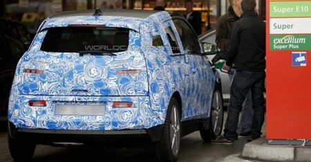 BMW i3 sfotografowane na stacji benzynowej