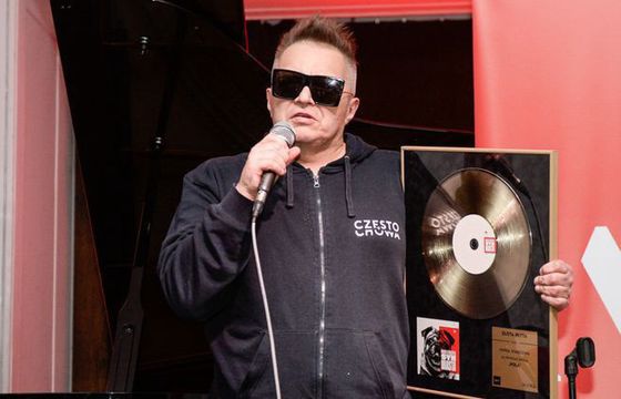 W fake newsie o śmierci Muńka Staszczyka cyberprzestępcy zastawili pułapkę