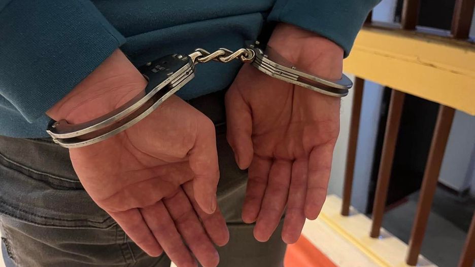 Szarpał, kopał i bił. Agresywny 28-latek trafił za kraty 
