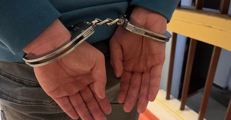 Szarpał, kopał i bił. Agresywny 28-latek trafił za kraty