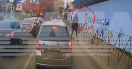 Stał w korku, widział plakat z literą "Z". Nie mógł się powstrzymać