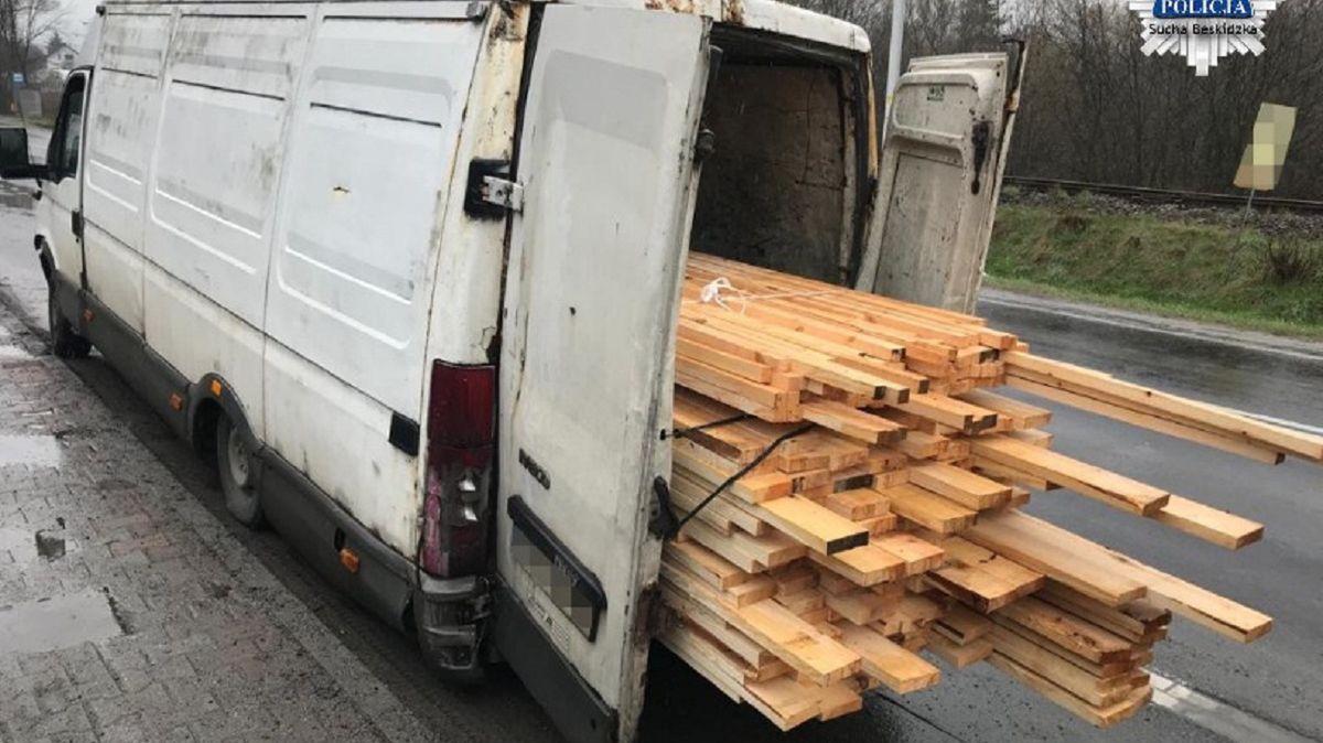 "Kiedyś tak się jeździło" - tłumaczył policjantom kierowca.