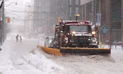 Toronto w śniegu. Zamknięte szkoły, zasypane drogi, odwołane loty