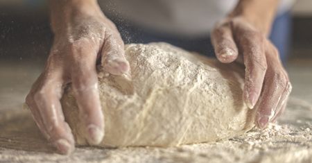 Wystarczy tylko łyżka. Ciasto drożdżowe urośnie w mgnieniu oka