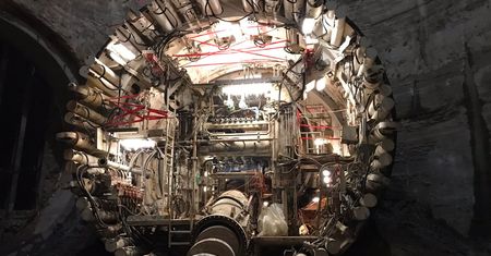 Elon Musk do 2020 przewierci Ziemię na wylot, kupuje słynny radziecki odwiert