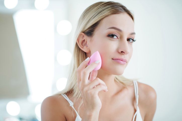 Niezawodna silikonowa gąbka do makijażu - prosta w użyciu i łatwa w czyszczeniu