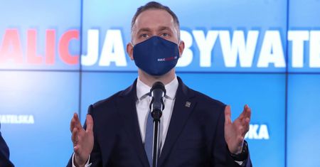 Afera z imprezą u Mazurka. Poseł PO odpowiada Zandbergowi