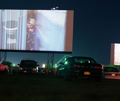 Odmrażanie gospodarki. Kino samochodowe na dachu Arkad. Trzeba poczekać na decyzję rządu