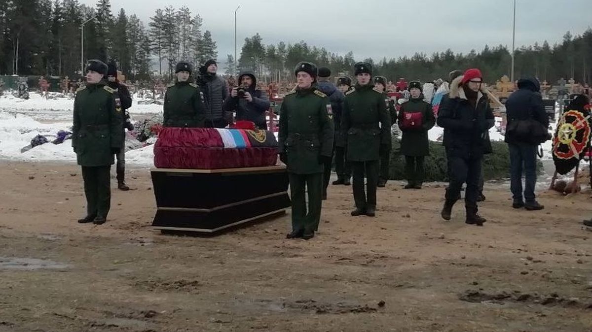 Na pogrzeb w Petersburgu ściągnięto statystów