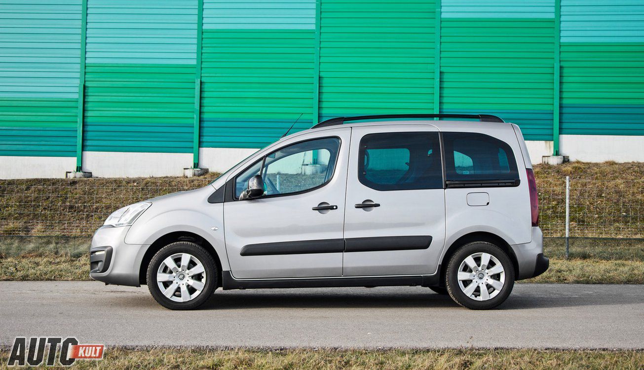 Citroen Berlingo II jest zgrabny i praktyczny, choć w krótkich odmianach dość ciasny.